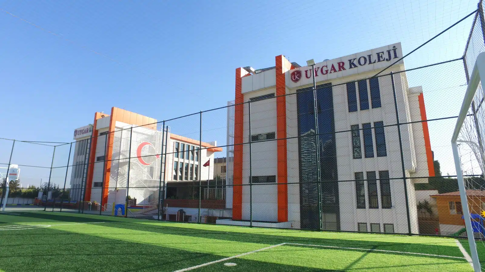 Uygar Koleji